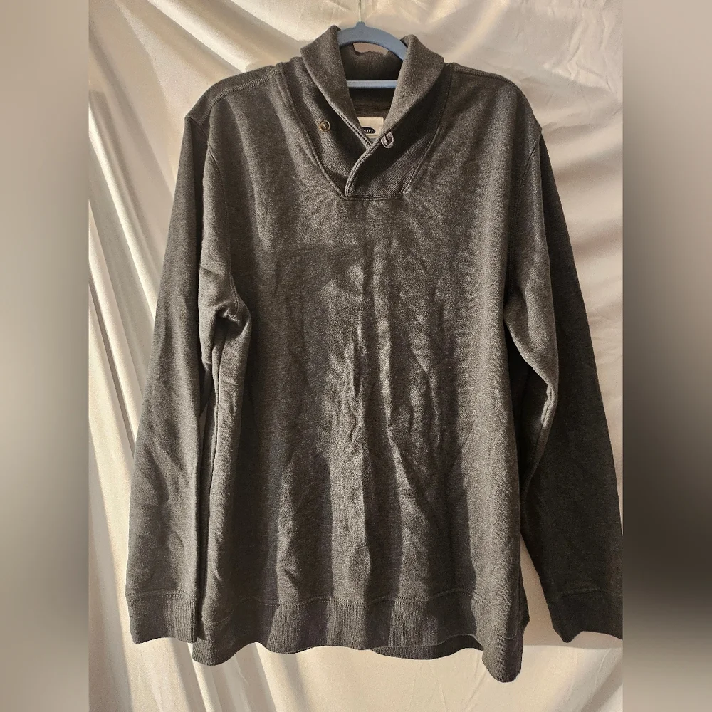 Old Navy shawl‎ collar pullover sweatshirt in a heathered charcoal gray.